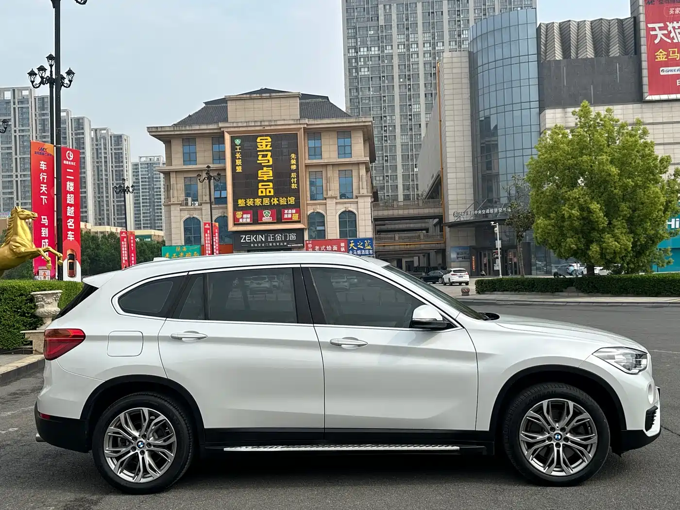 BMW X1 2019 sDrive20Li Leading Model фото 4