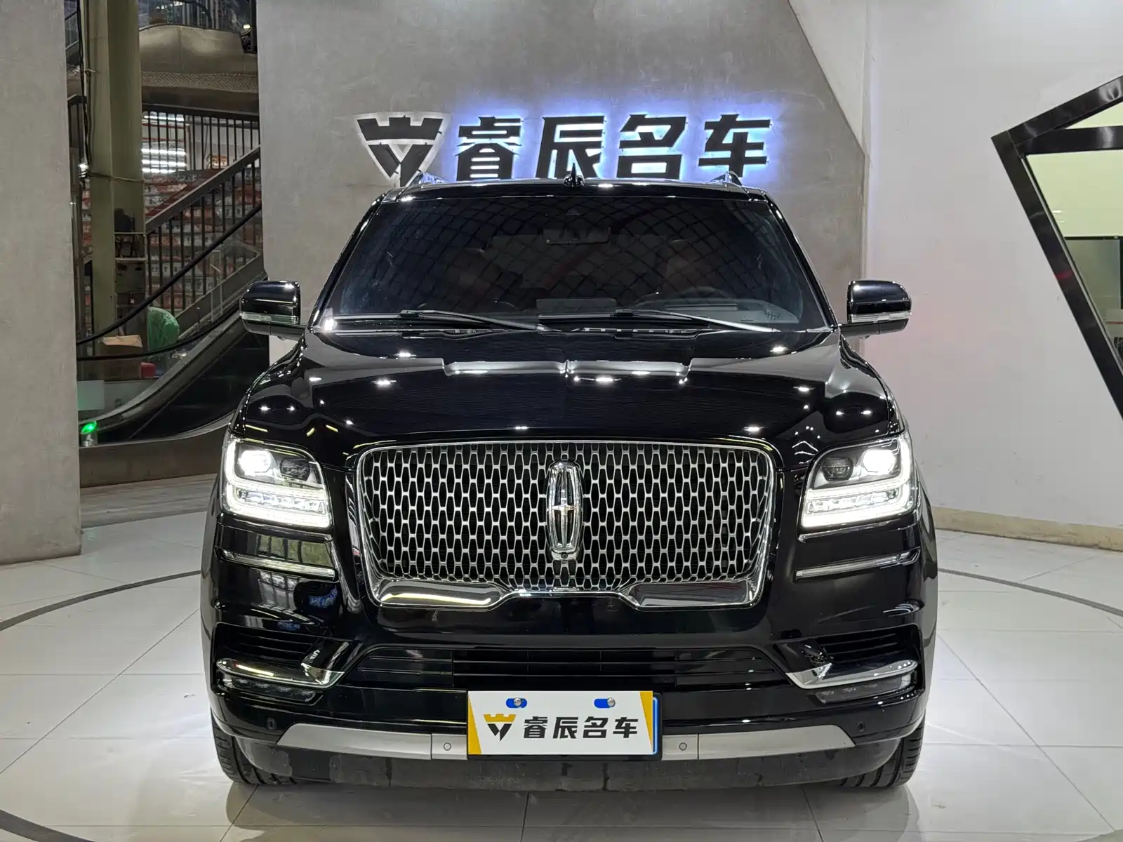 Фото 2 - Lincoln Navigator
