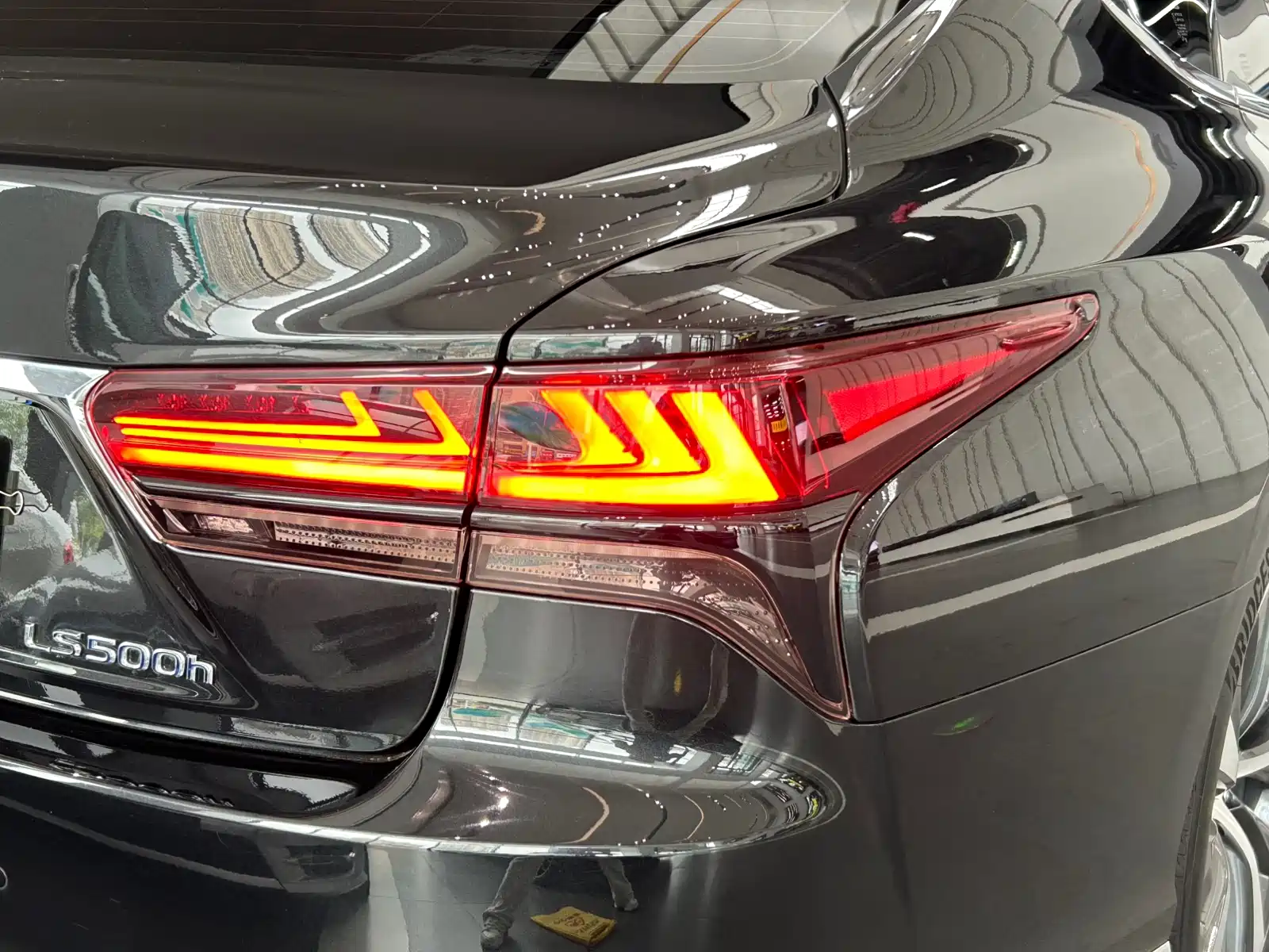 Фото 19 - Lexus LS