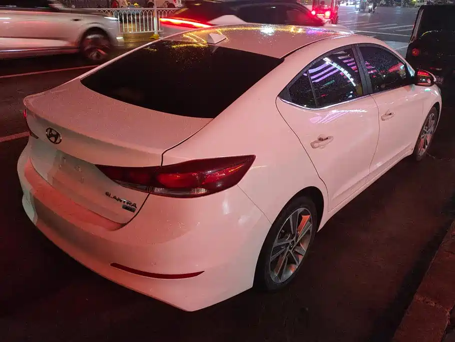 Hyundai Elantra 2016 Model 1.6L Automatic Smart Elite фото 3