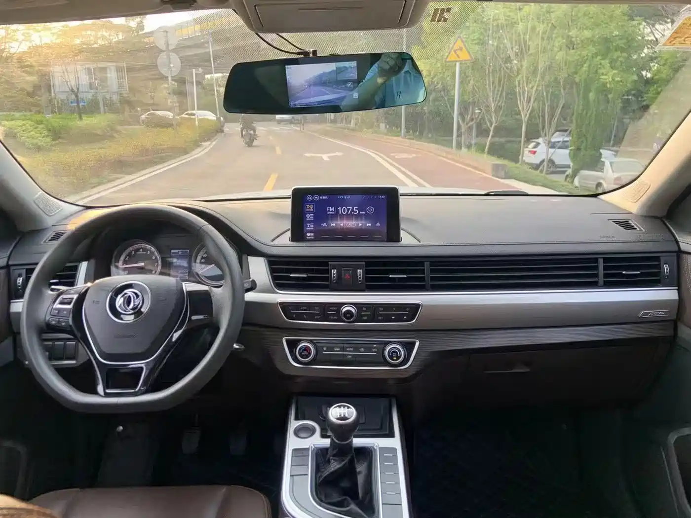 Dongfeng Fengxing Jingyi X5 2017 2017 1.6L Manual Luxury Model