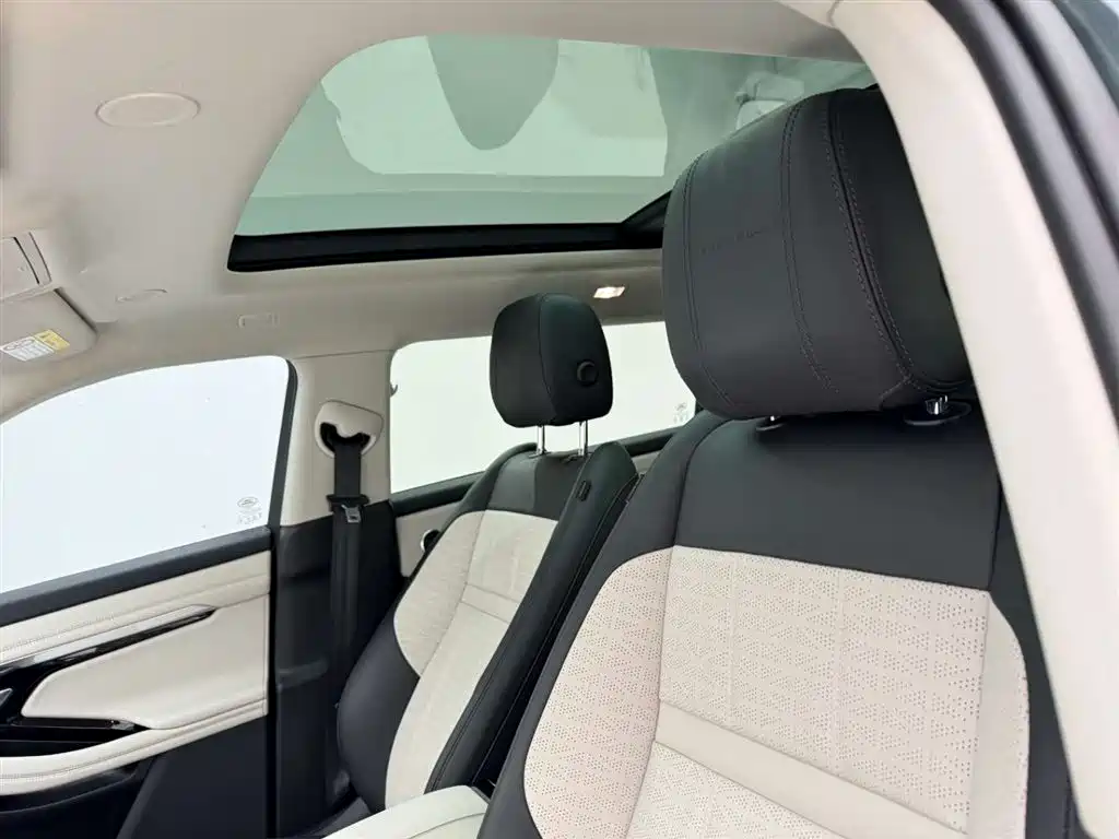 Land Rover Range Rover Evoque 2021 Range Rover Evoque L 249PS R-Dynamic First Edition Launch Edition фото 16