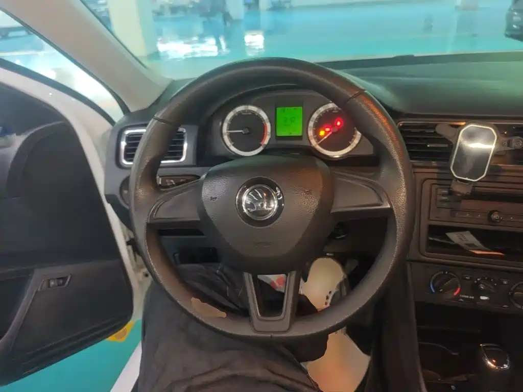 Photo 11 - Škoda Rapid