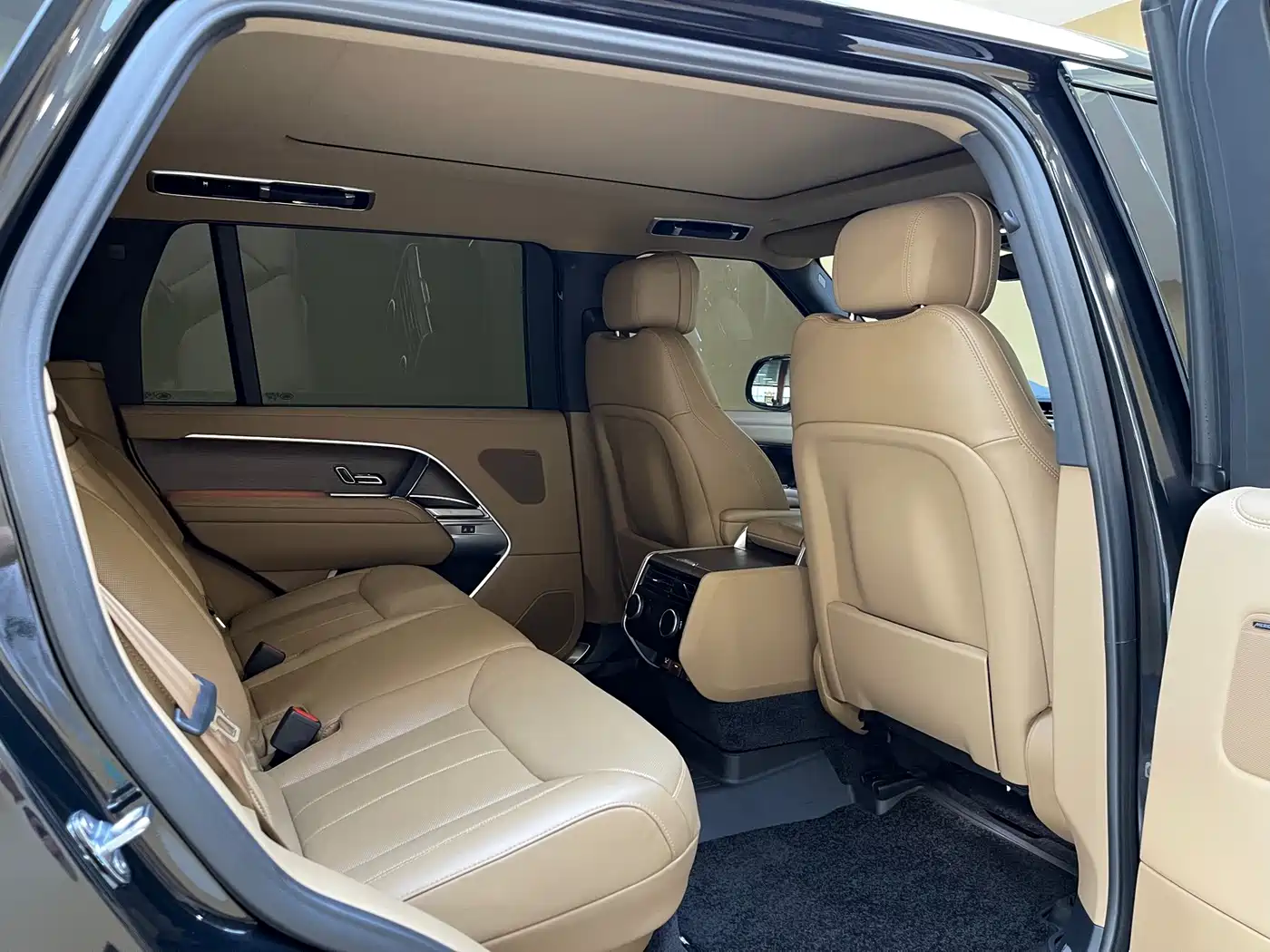 Land Rover Range Rover 2025 2025 3.0 L6 400PS Flourishing Era Extended Wheelbase