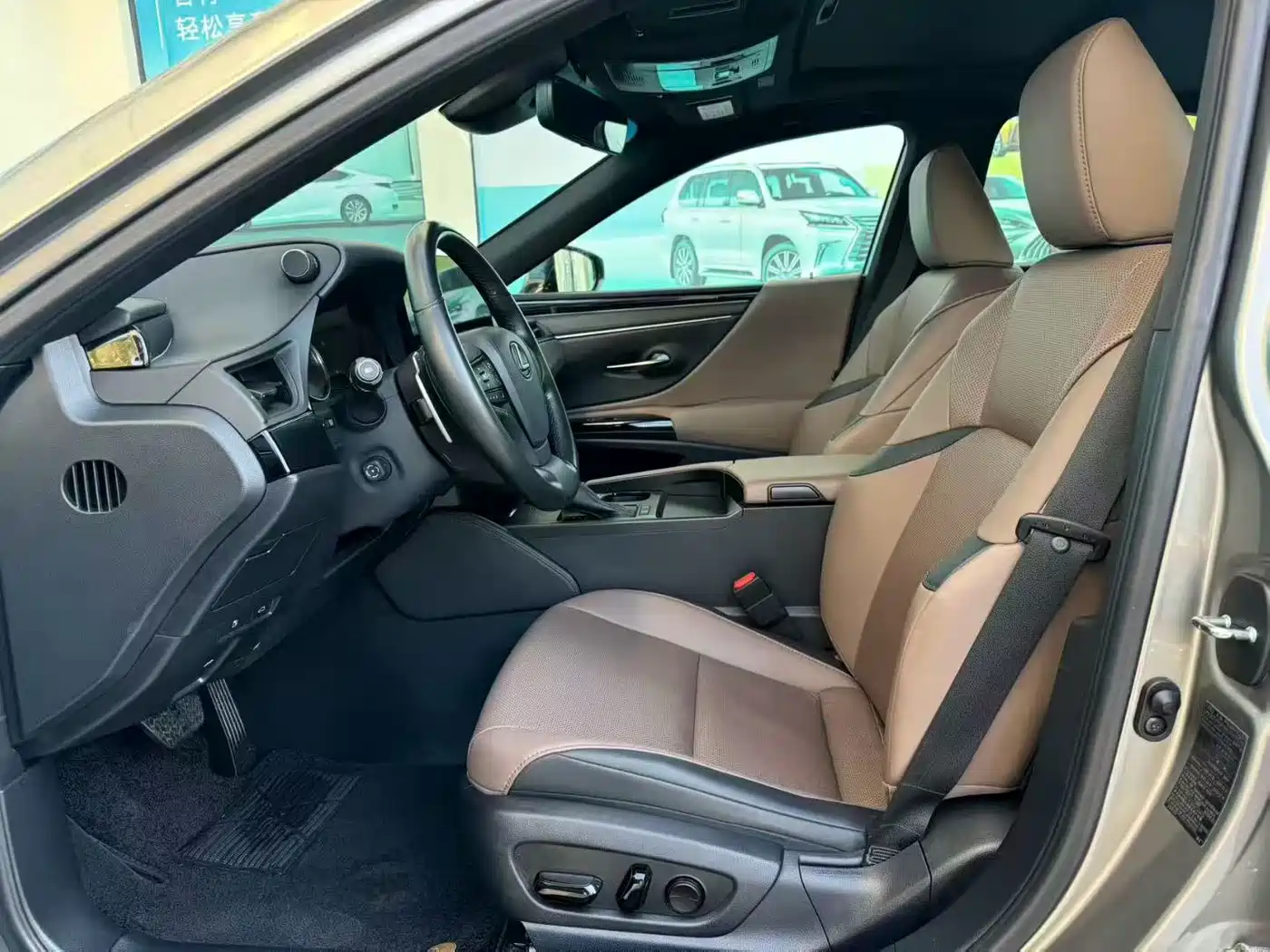 Lexus ES 2023 200 Excellence Edition фото 5