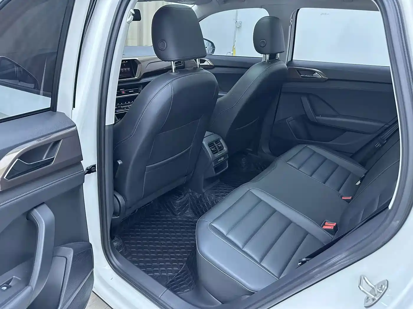 Volkswagen Tharu, миниатюра 8