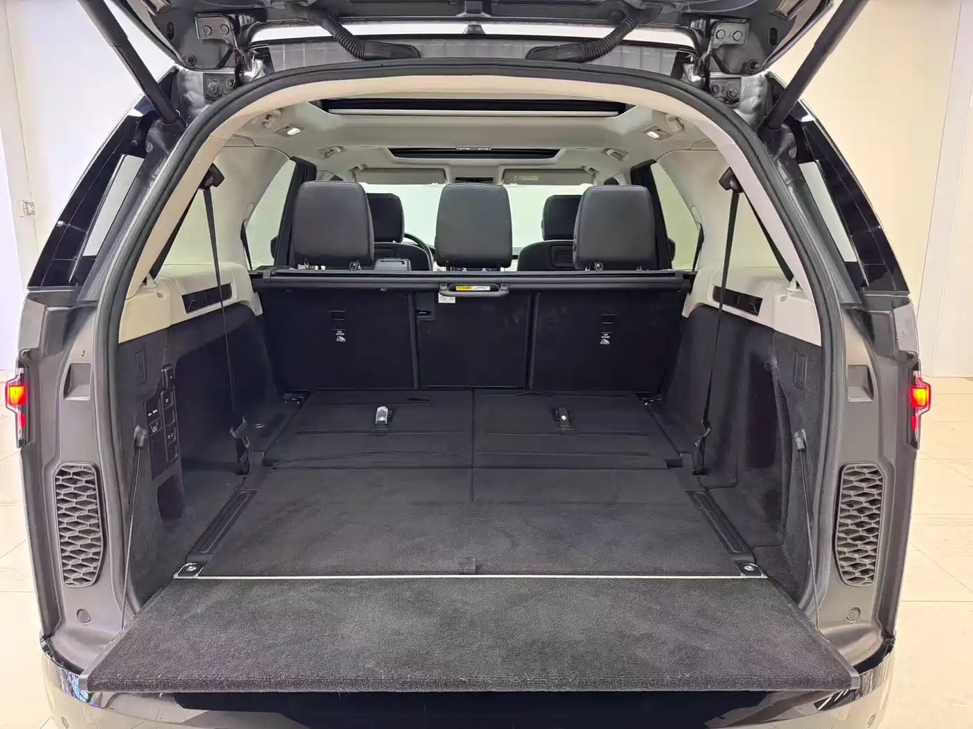 Land Rover Discovery 2021 360PS R-Dynamic S фото 34