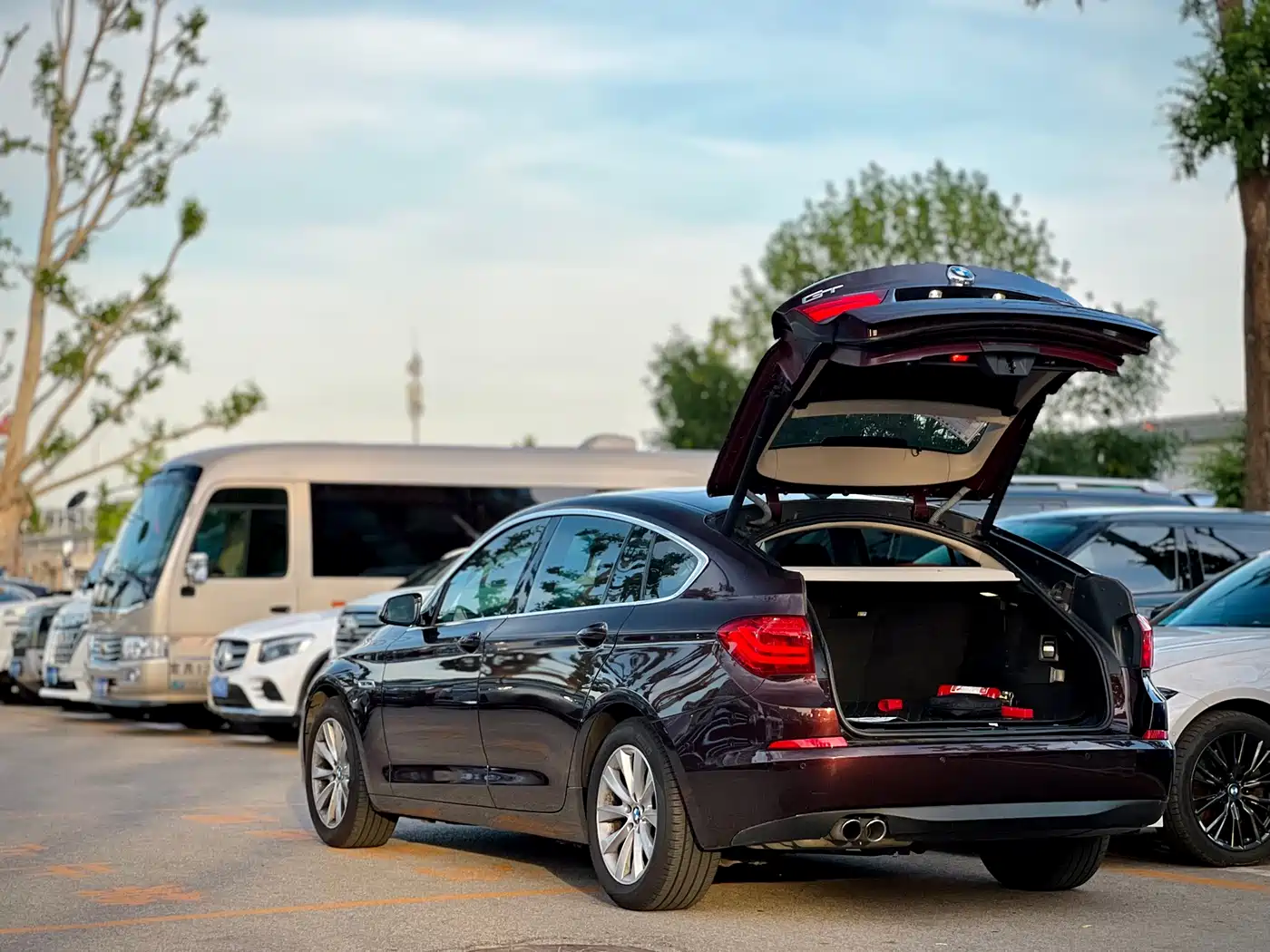 BMW 5 Series GT 2015 528i Leading фото 5