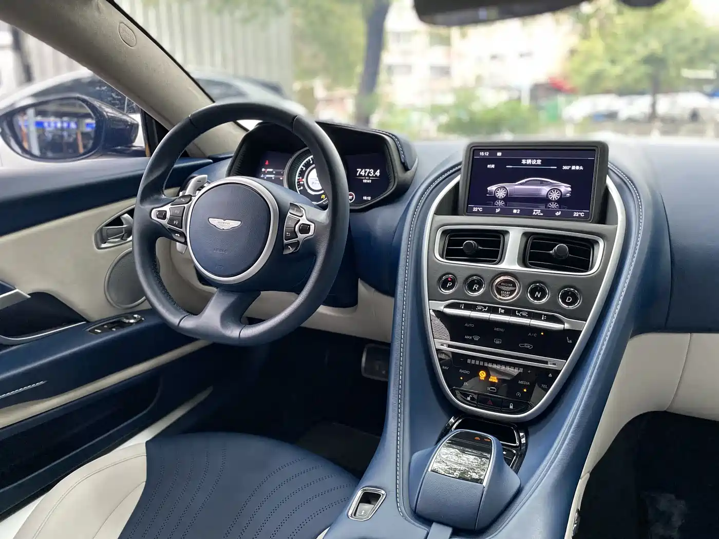 ASTON MARTIN DB11