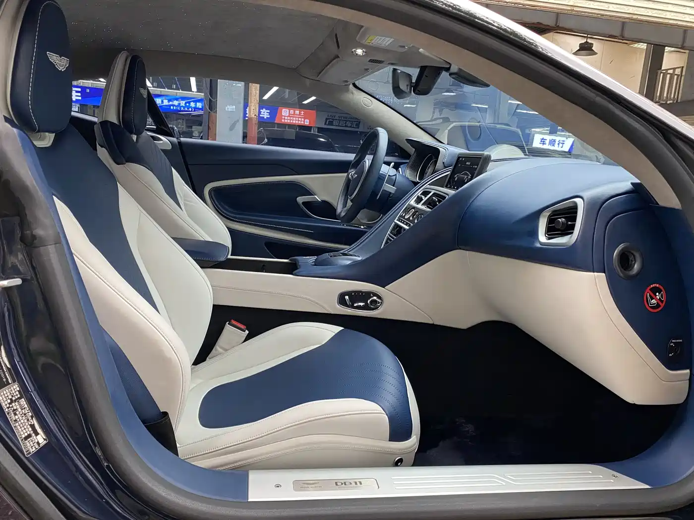 ASTON MARTIN DB11