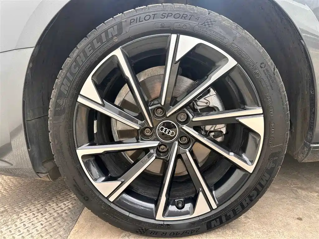 Audi A4L 2023 40 TFSI Luxury Sport фото 27