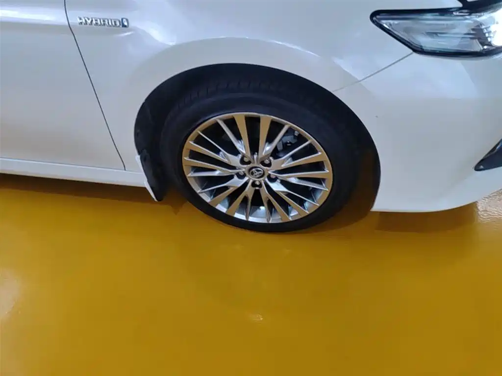 Toyota Camry 2018 Hybrid 2.5HG Luxury Edition фото 14