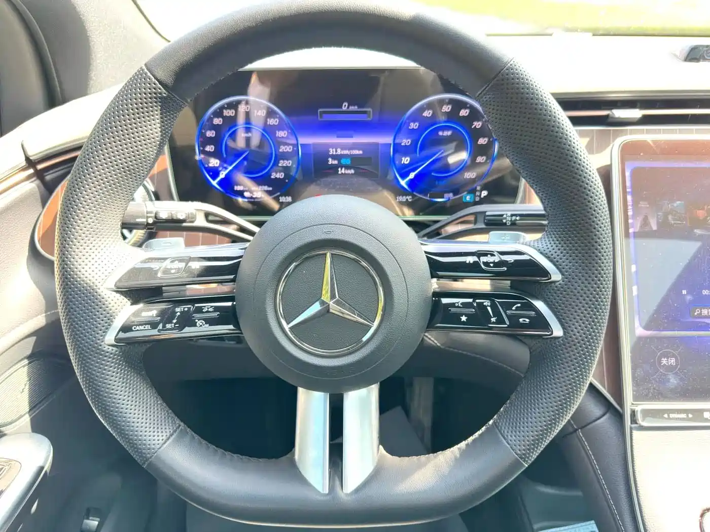 Mercedes-Benz EQE SUV 2024 500 4MATIC Pioneer Edition фото 15