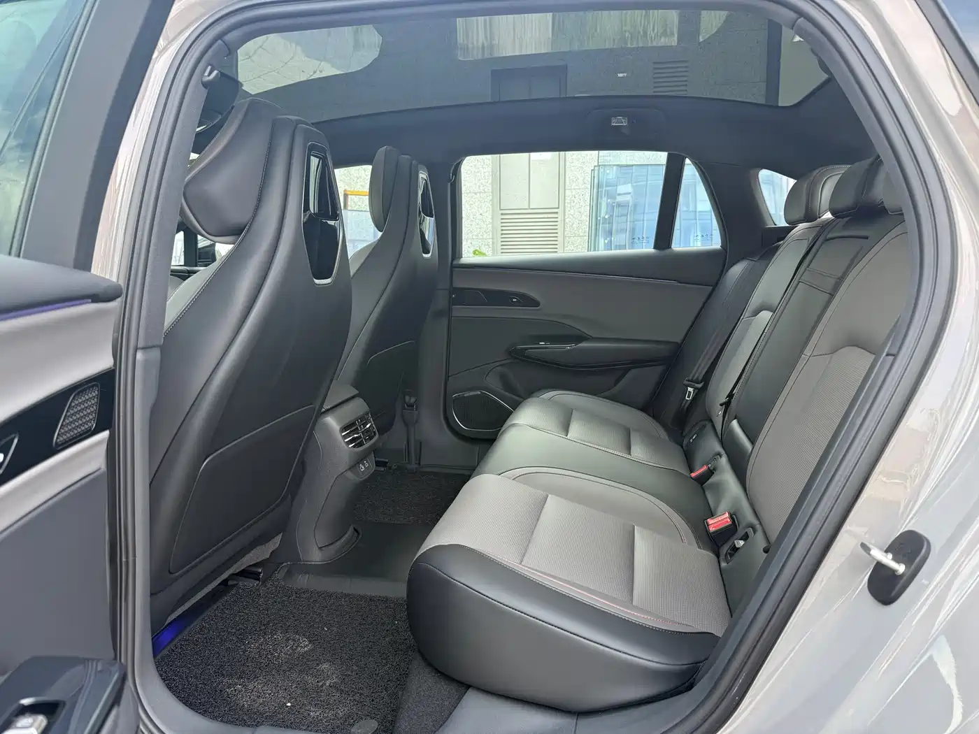 Hongqi EH7 2025 640 AWD Smart Selection Edition фото 5