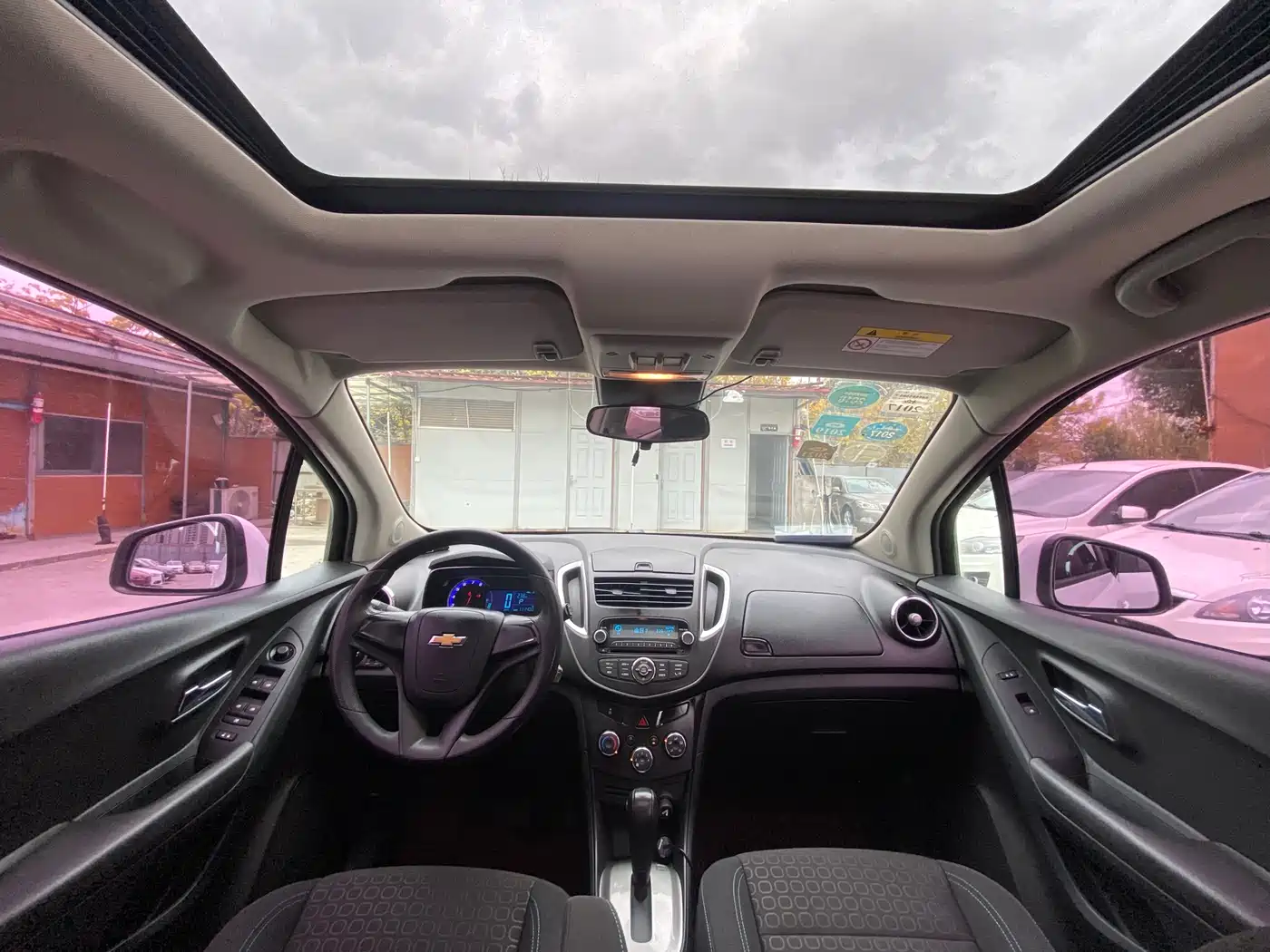 Chevrolet Trax 2016 1.4T Automatic 2WD Comfort Sunroof Edition фото 4