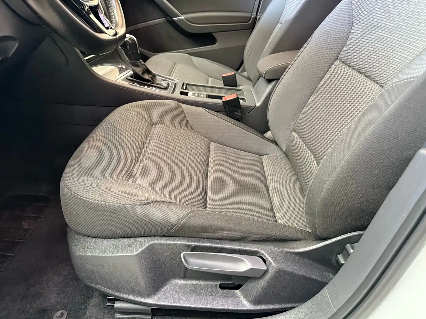 Volkswagen Golf 2017 230TSI Auto Comfort Millionth Anniversary Edition фото 13