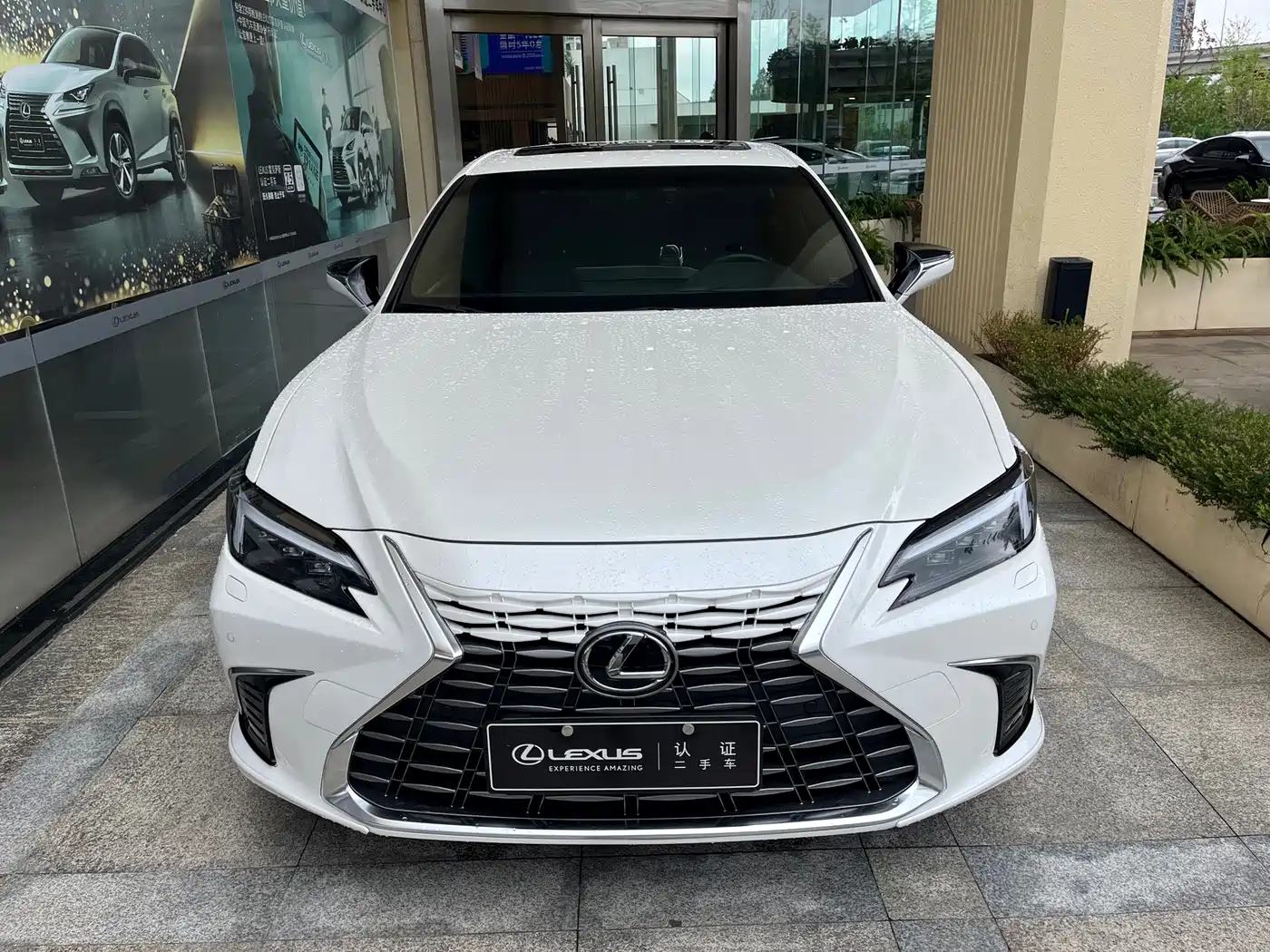 Фото 2 - Lexus ES