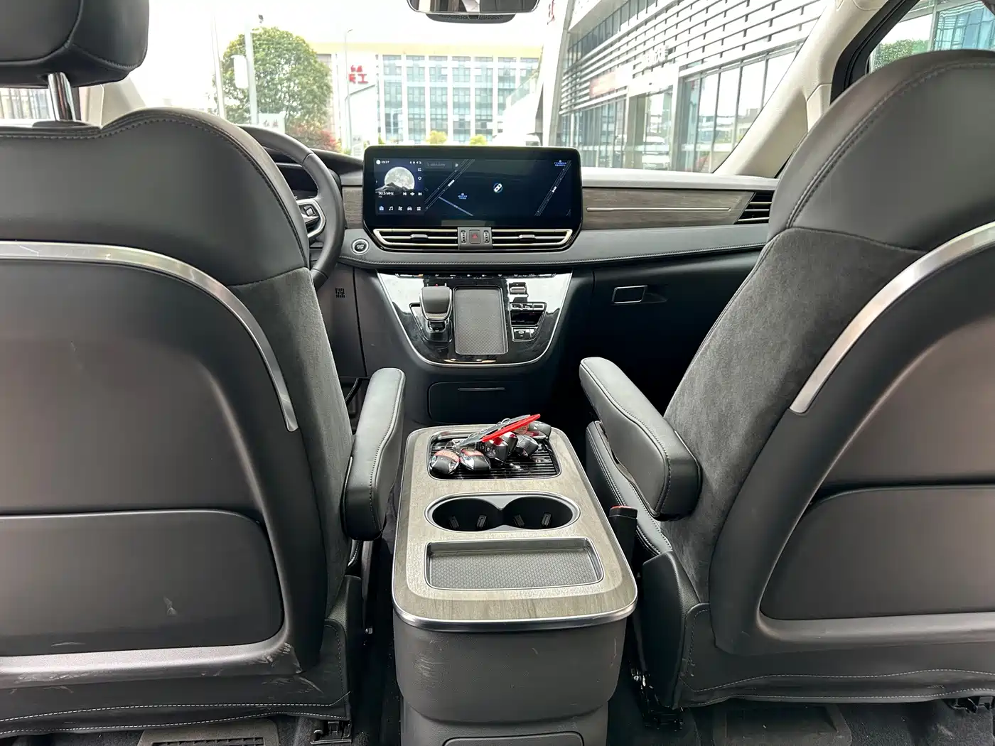 Hongqi HQ9 PHEV 2024 2024 Model 2.0T AWD Business Edition