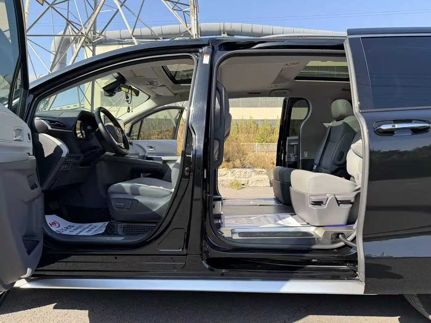Toyota Granvia 2023 2.5L Hybrid Prestige PLUS Edition фото 16