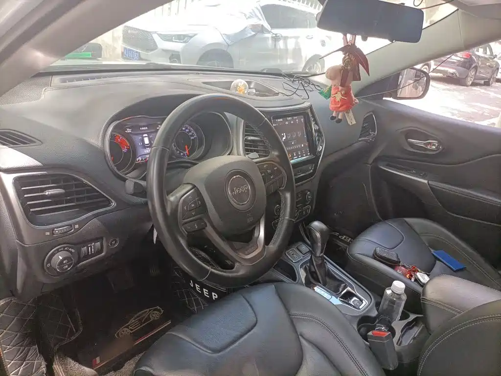 Jeep Cherokee 2019 2019 2.0T 2WD Premium Edition China V