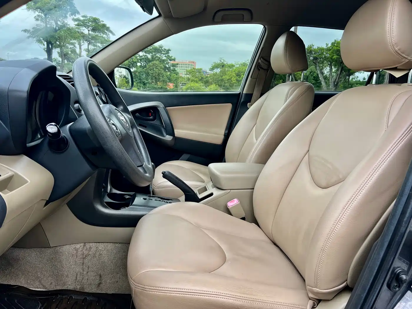 Toyota RAV4 Rongfang 2011 2.0L Automatic Classic Edition фото 10