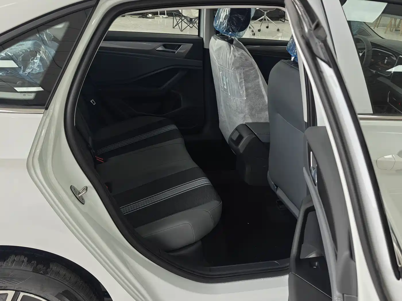 Volkswagen Sagitar 2025 300TSI DSG Flying Leap Edition фото 9
