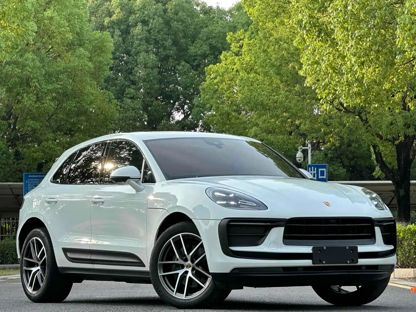 PORSCHE MACAN