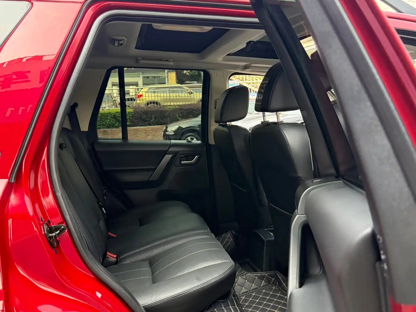 Land Rover Freelander 2 2014 2.2T SD4 SE Diesel Edition фото 9