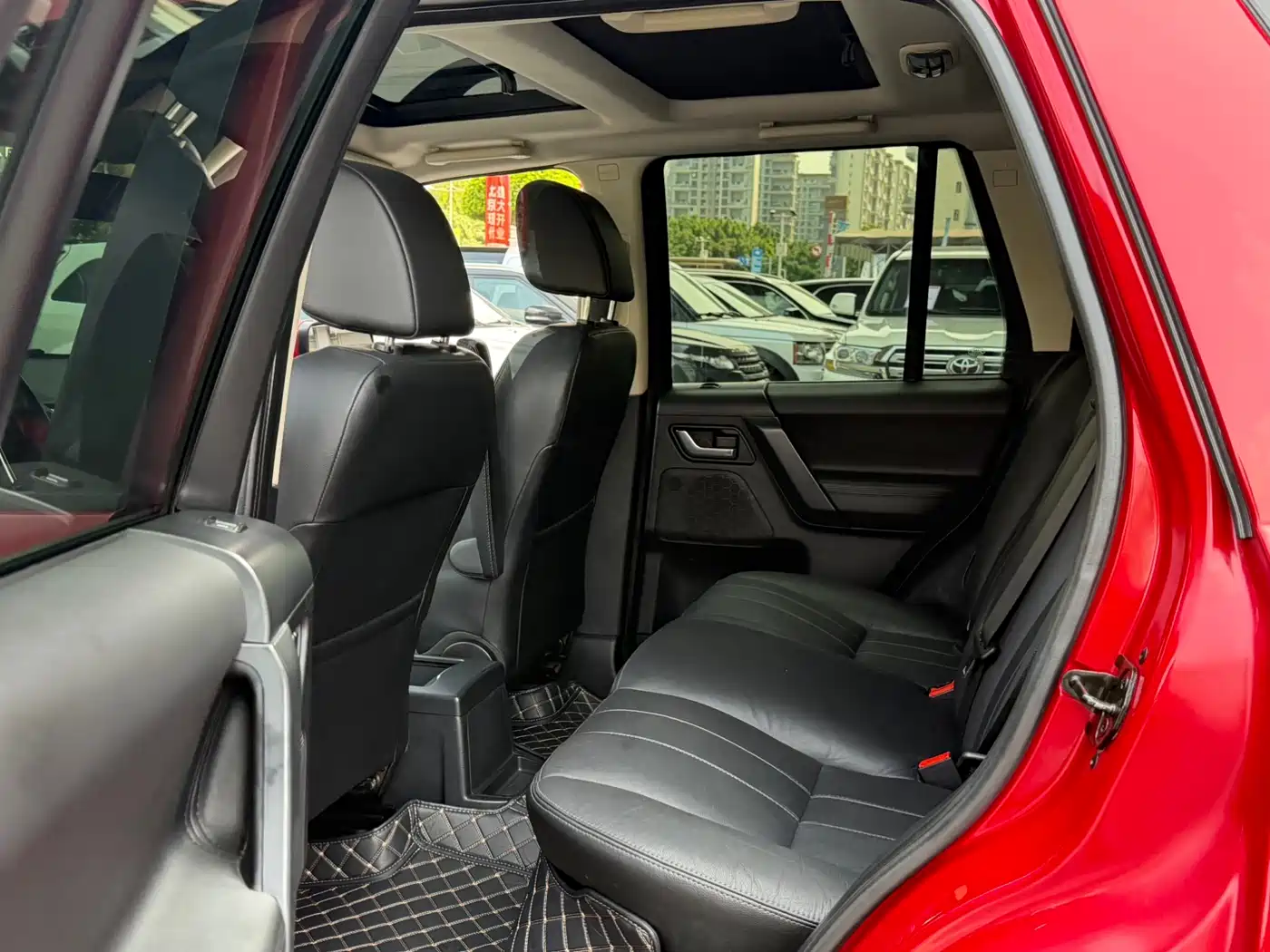Land Rover Freelander 2 2014 2.2T SD4 SE Diesel Edition фото 6
