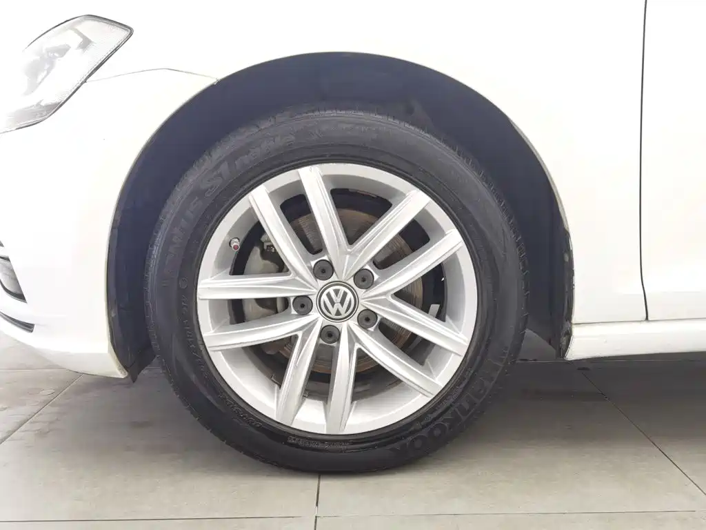 صورة 17 - Volkswagen Golf
