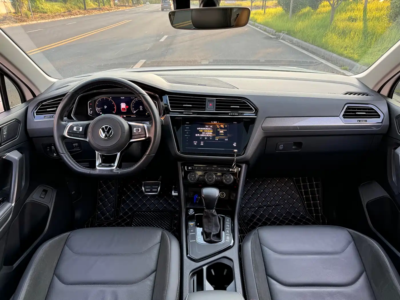 Volkswagen Tiguan L 2021 330TSI Automatic 2WD R-Line Premium фото 6