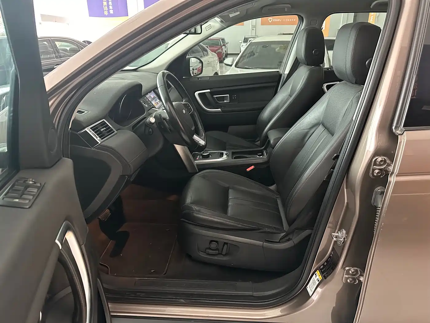 Land Rover Discovery Sport 2017 2.0T HSE фото 12