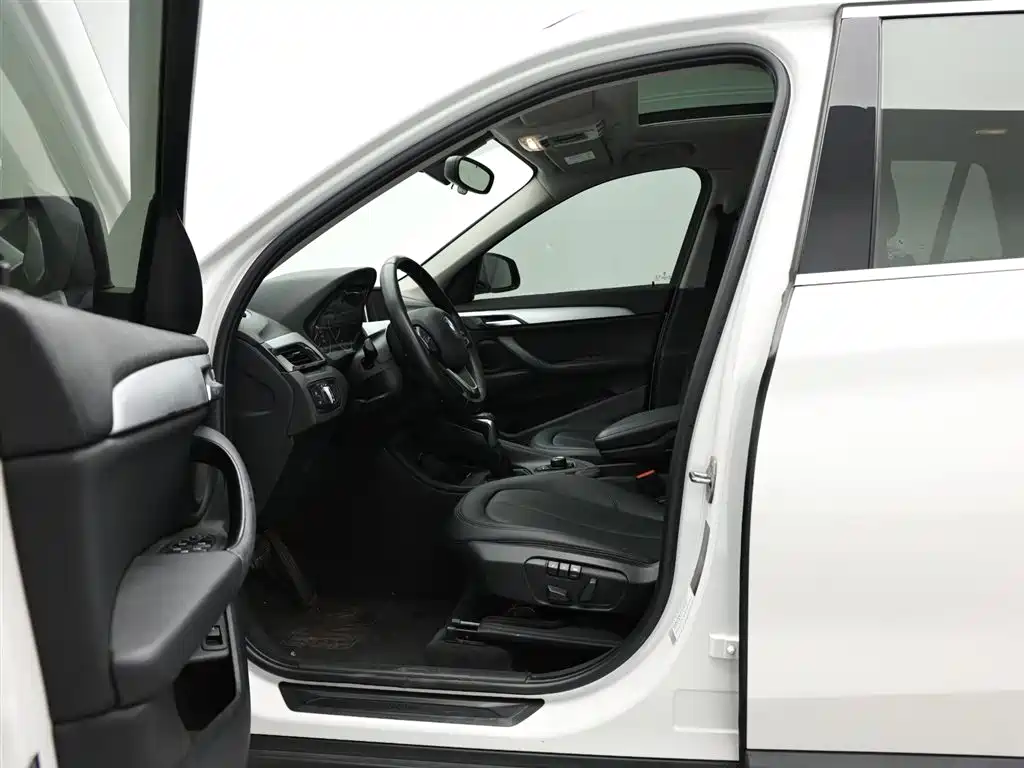 BMW X1 2018 sDrive20Li Leading Model фото 10