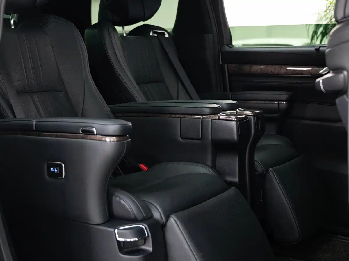 Toyota Alphard 2021 Hybrid 2.5L Premium фото 13