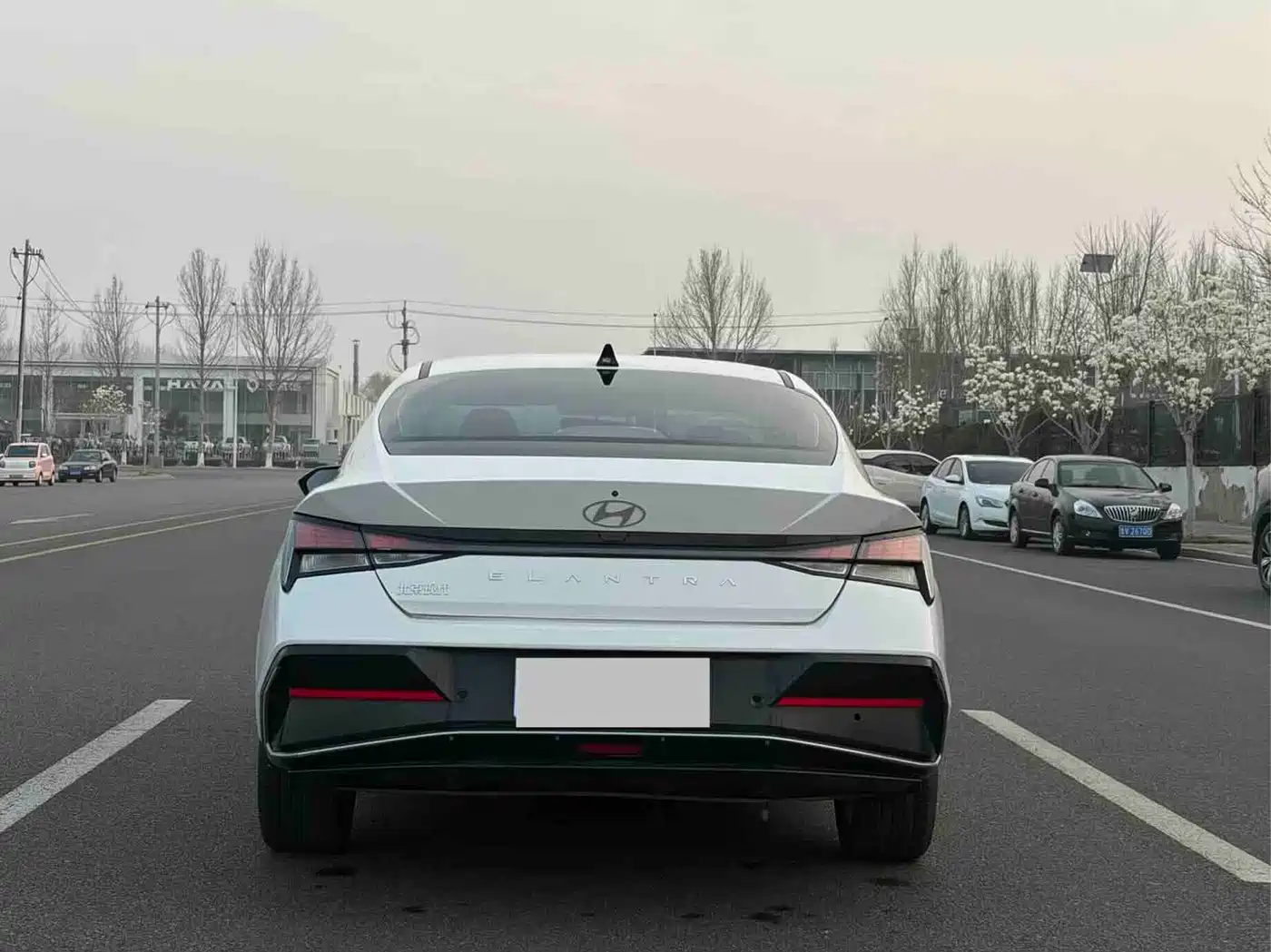 Hyundai Elantra 2023 1.5L CVT GLX Elite Edition фото 8