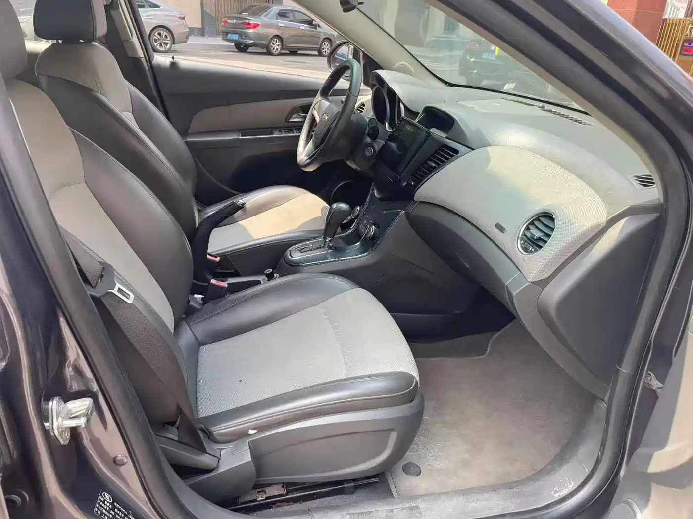 Chevrolet Cruze 2011 1.6L SE AT фото 8