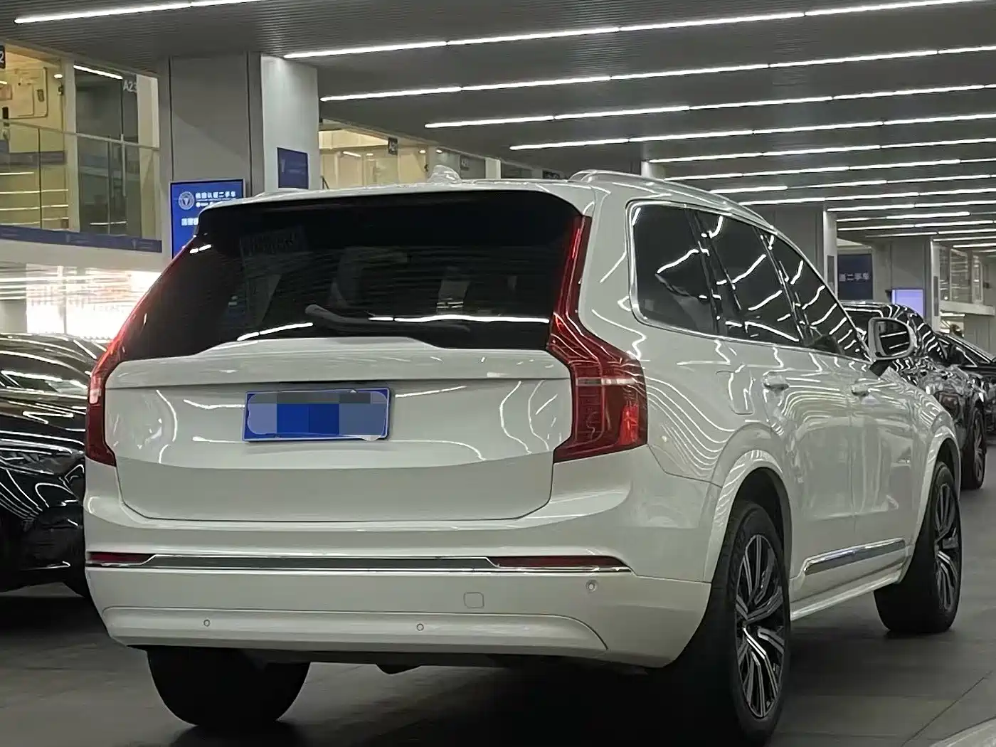 VOLVO XC90