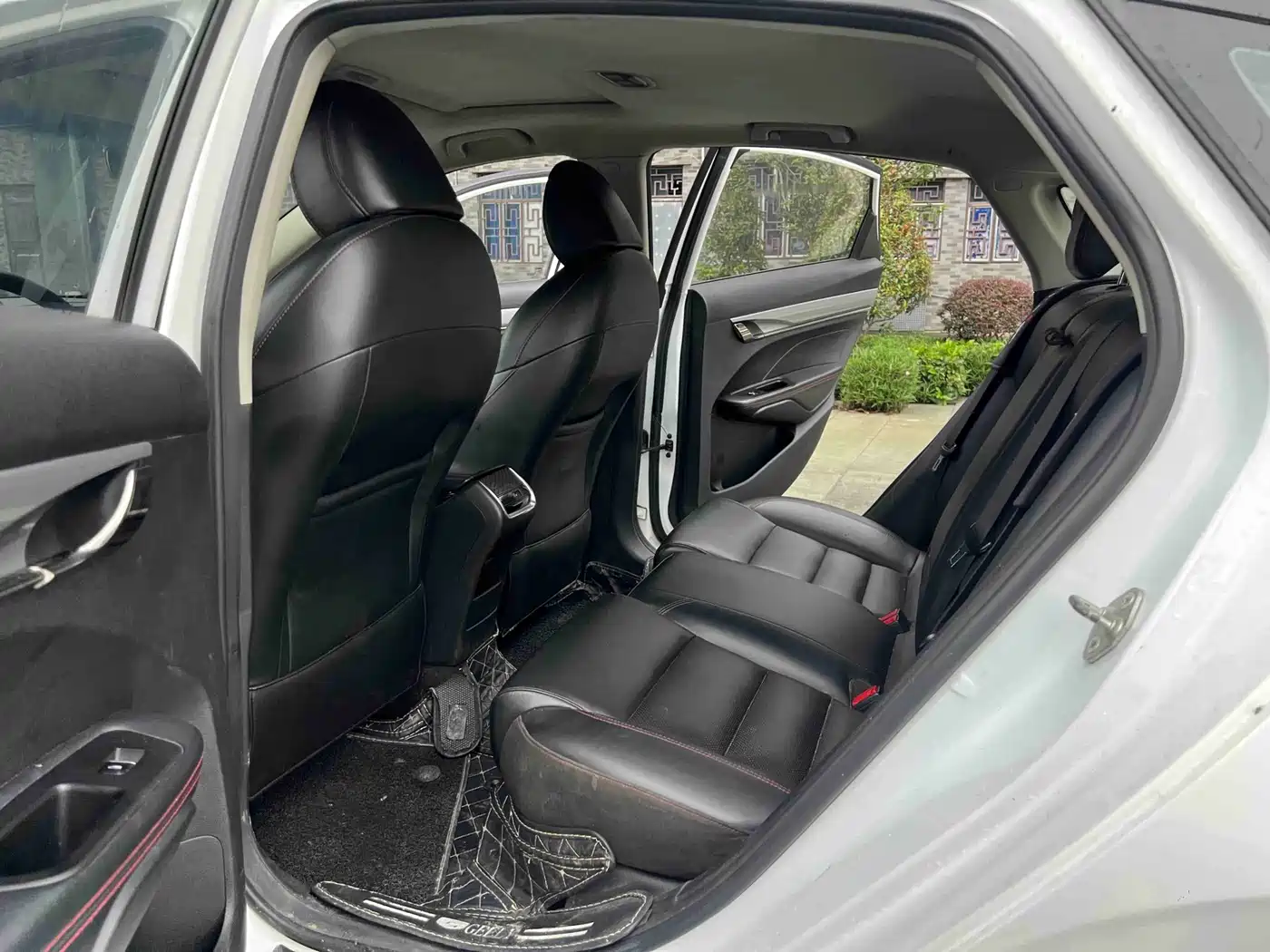 Фото 8 - Geely Binrui