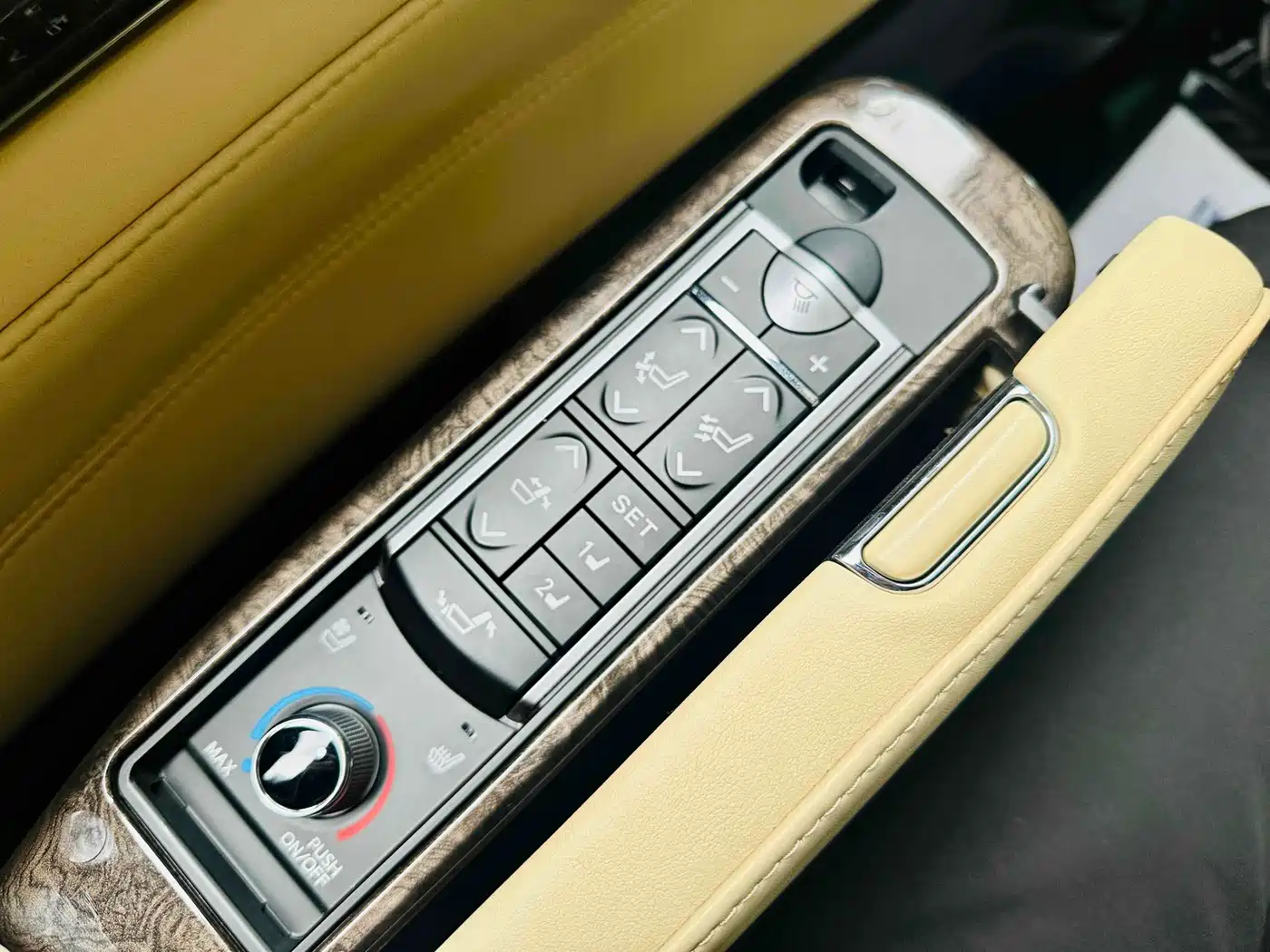 Toyota Alphard 2019 Hybrid 2.5L Premium Edition фото 16