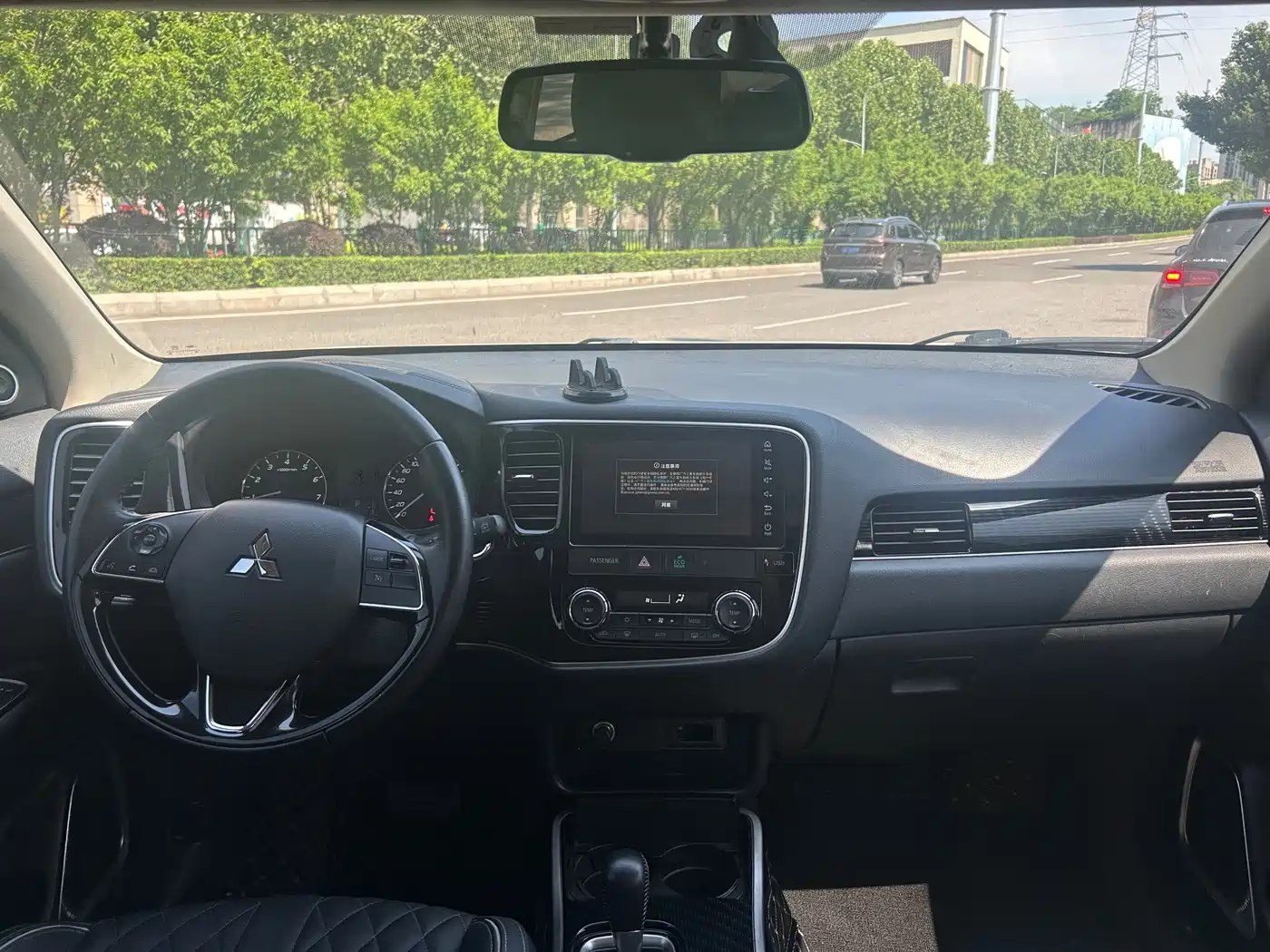 Mitsubishi Outlander 2023 1.5T CVT FWD Premium Edition 5-seater фото 11