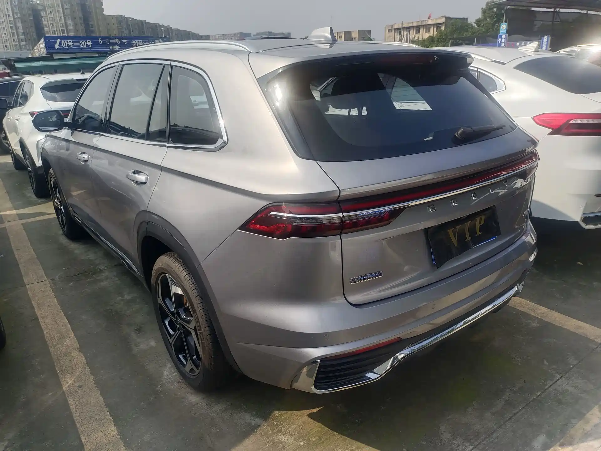 Фото 16 - Geely Monjaro