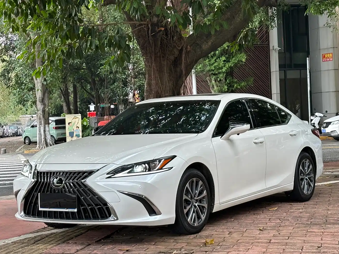 Lexus ES 2022 — пригон из Китая