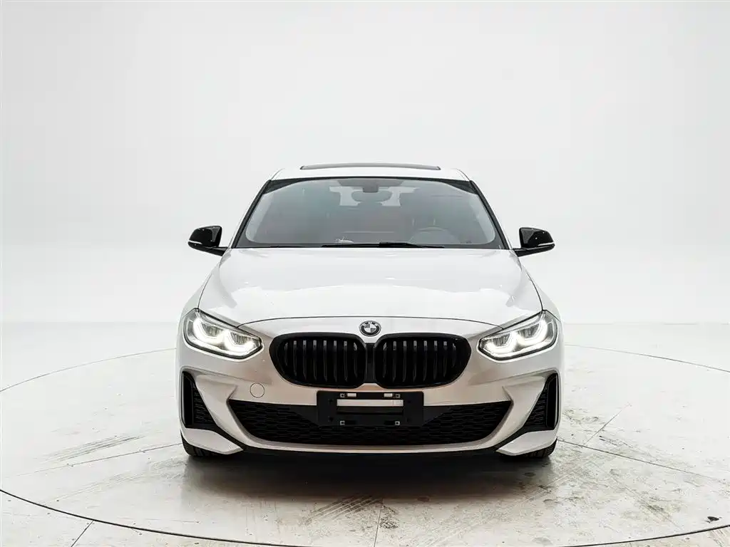 BMW 1 Series 2022 120i M Sport Shadow Edition фото 2