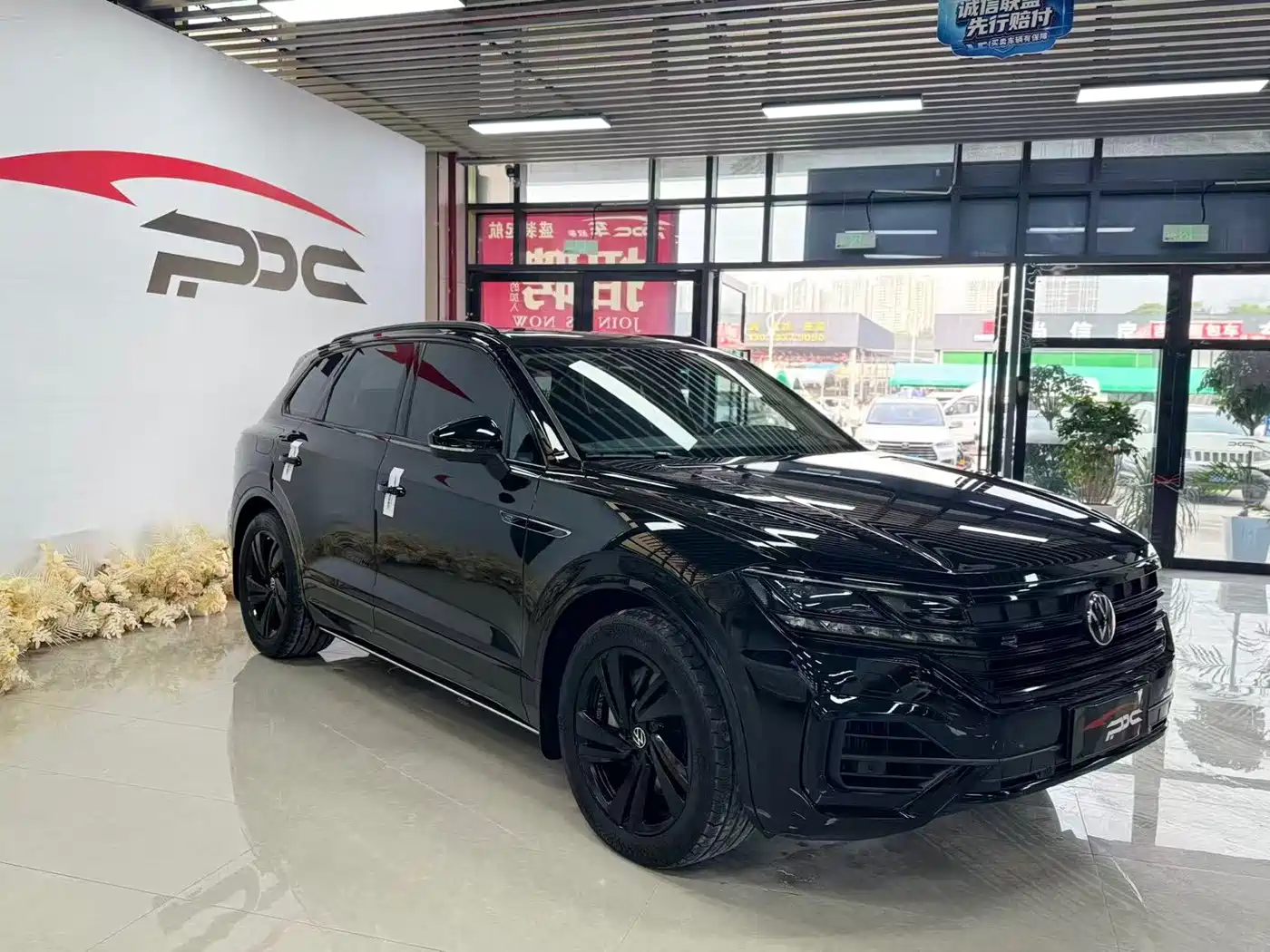Volkswagen Touareg 2023 2023 3.0TSI R-Line Black Sports Package