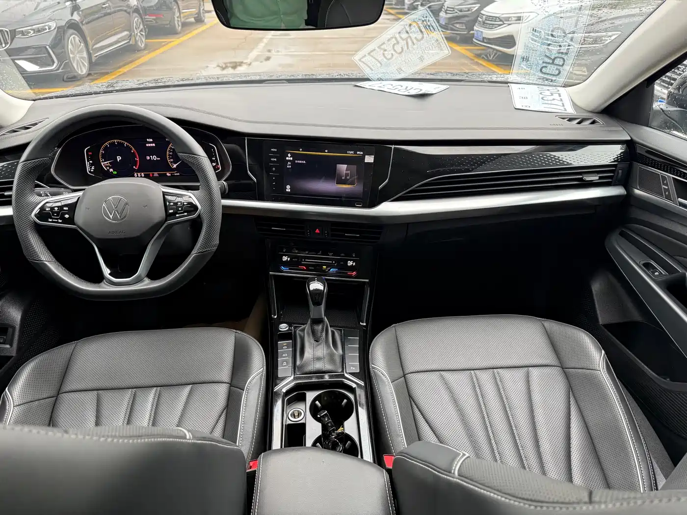 Volkswagen Passat 2024 380TSI Starlight Luxury Edition фото 13