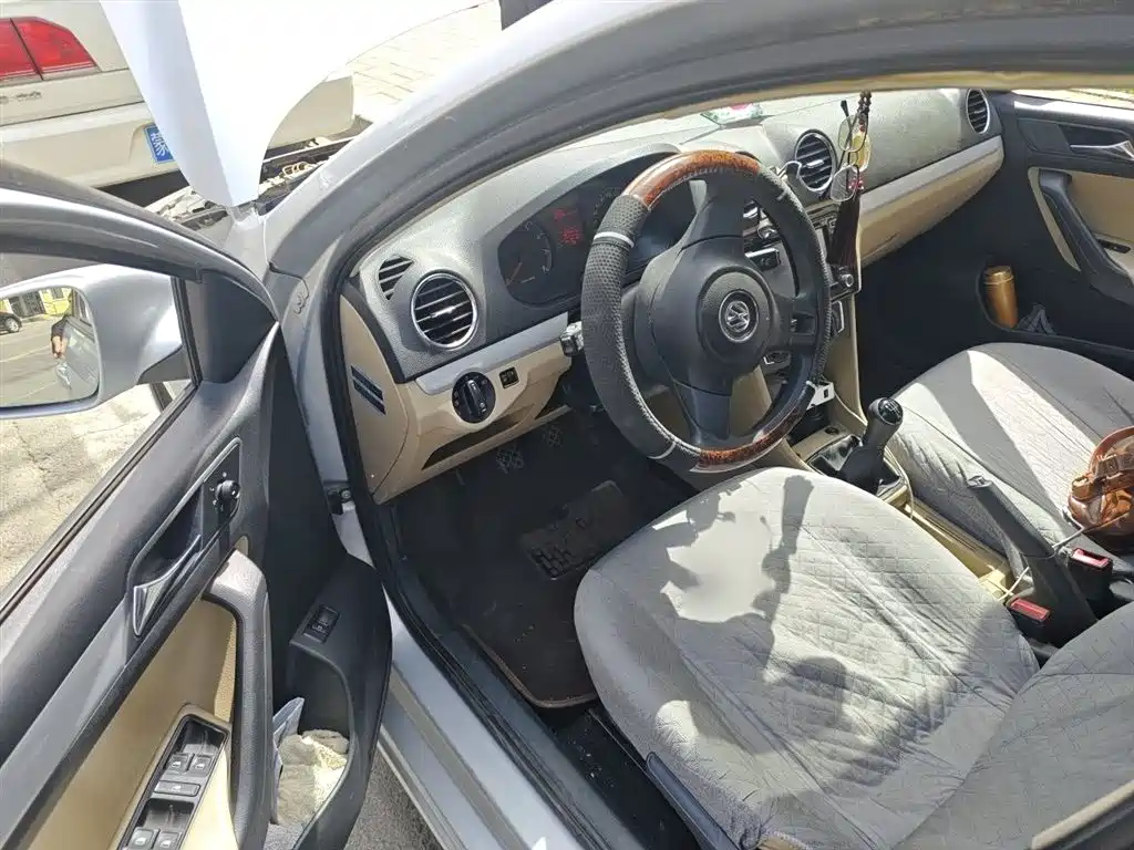 Volkswagen Jetta 2015 1.6L Manual Comfort фото 14