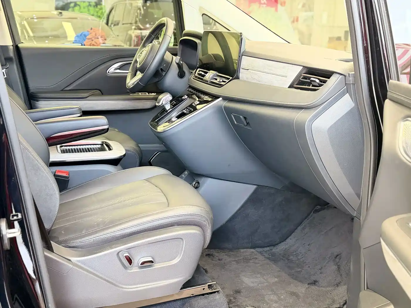 Hongqi HQ9 PHEV 2024 2024 Model 2.0T AWD Business Edition