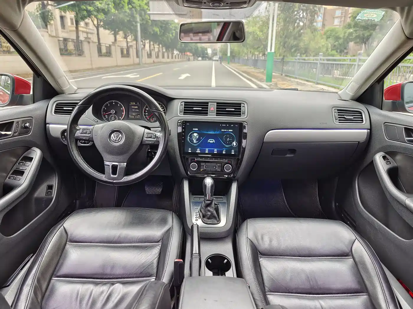 Volkswagen Sagitar 2012 1.4TSI Automatic Luxury фото 12
