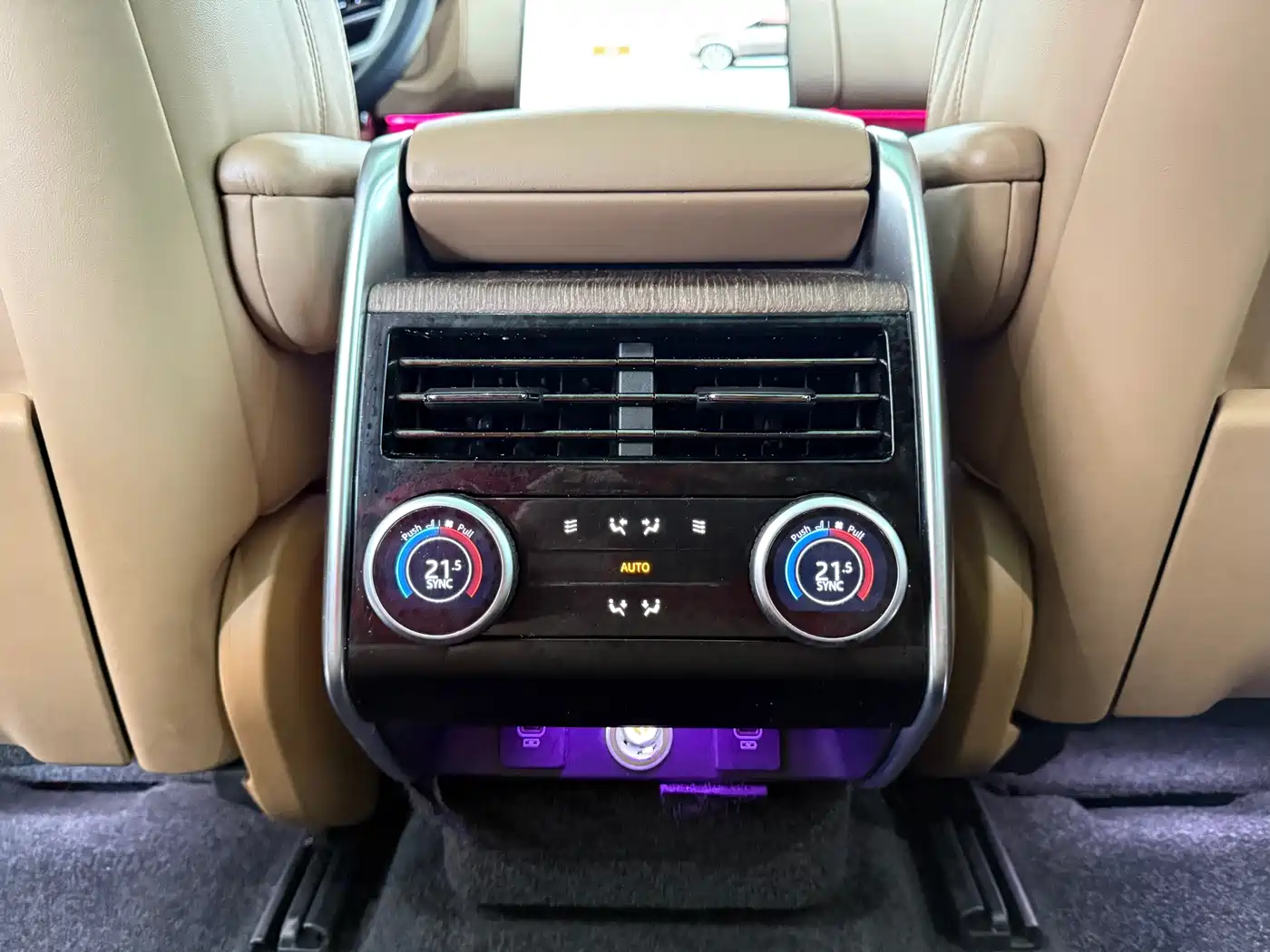 Land Rover Range Rover 2023 3.0 L6 360PS Golden Age Edition фото 17