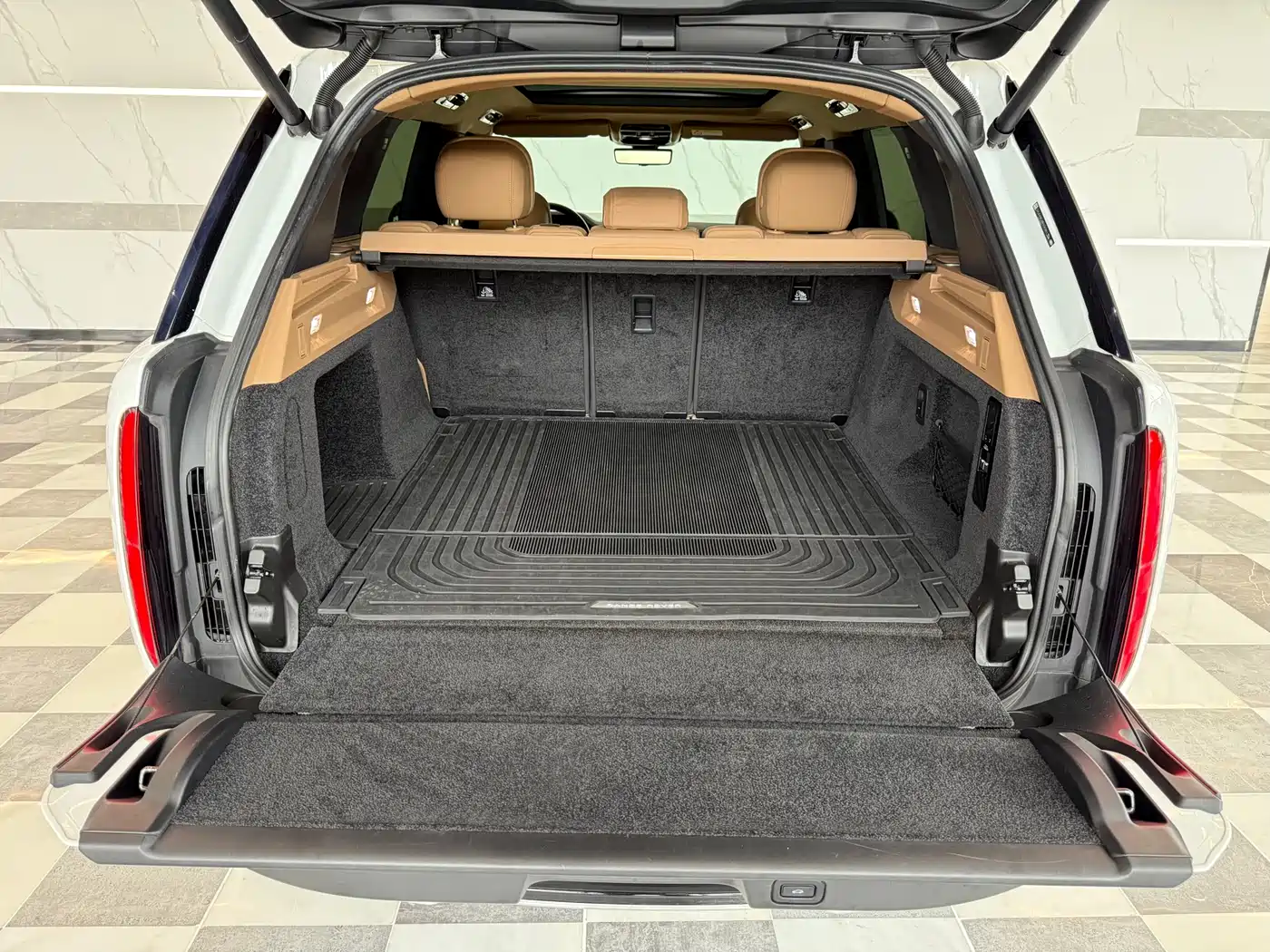 Land Rover Range Rover 2023 3.0 L6 360PS Golden Age Edition фото 18